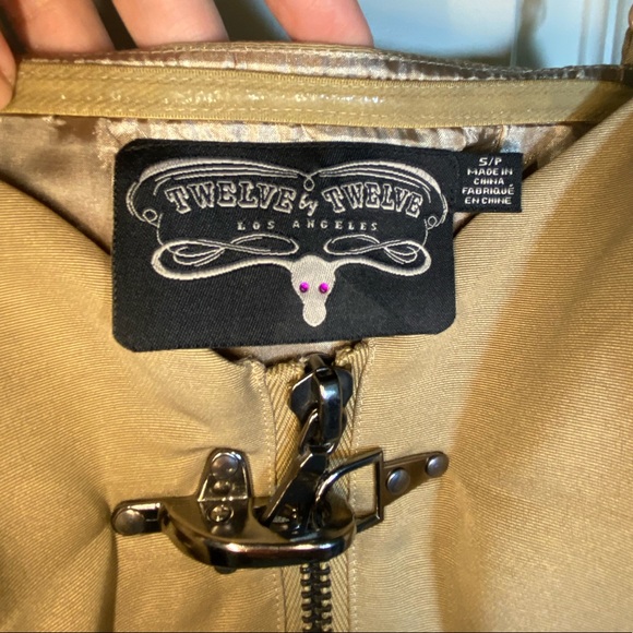 F21 Top with Hardware Clasps & Belt - Picture 5 of 6